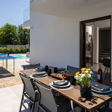 Aria Blue By Interhome Kastelir